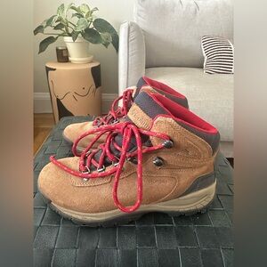 Columbia Women's Newton Ridge Plus Hiking Boot Elk/Mountain Red